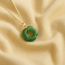 Collier estival en jade motif fleur de prunier