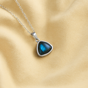Collier pendentif triangle en labradorite et aigue-marine naturelle