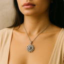 Collier pendentif en opale noire naturelle