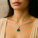 Collier pendentif triangle en labradorite et aigue-marine naturelle
