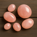 Quartz rose poli – Pierre ovale aux formes irrégulières
